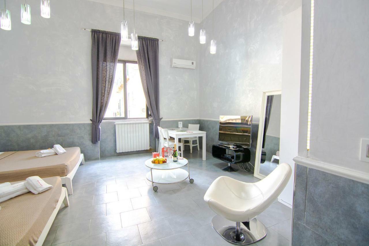 Suite Apartments Angioini Наполи Екстериор снимка